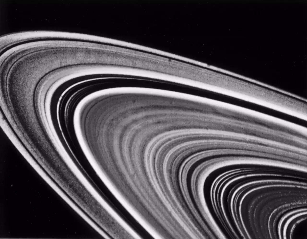 土星的纹路和星环是他们真实的样子还是因为照片曝光时间长而造成的