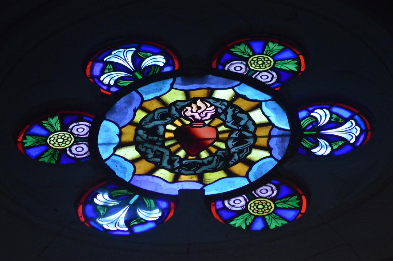 彩色玻璃窗叫什么