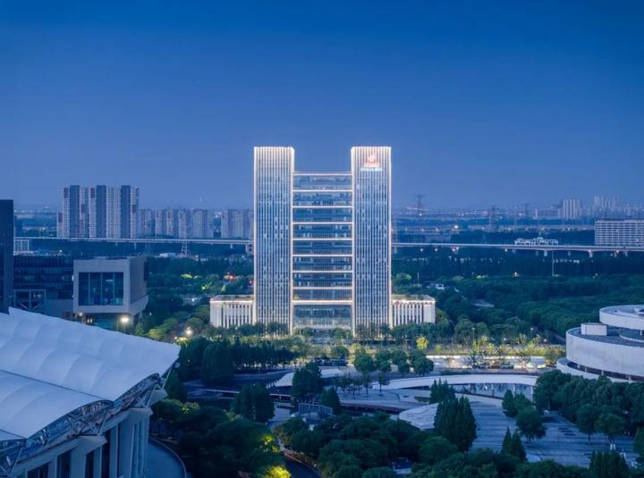 昆山高新区创业大厦建筑灯光更新
