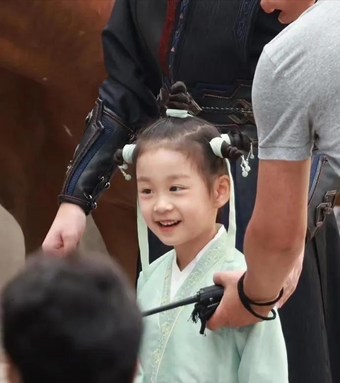 《大奉打更人》路透照来了,李茹、许玲音等许家四大美女集体亮相 - 知乎