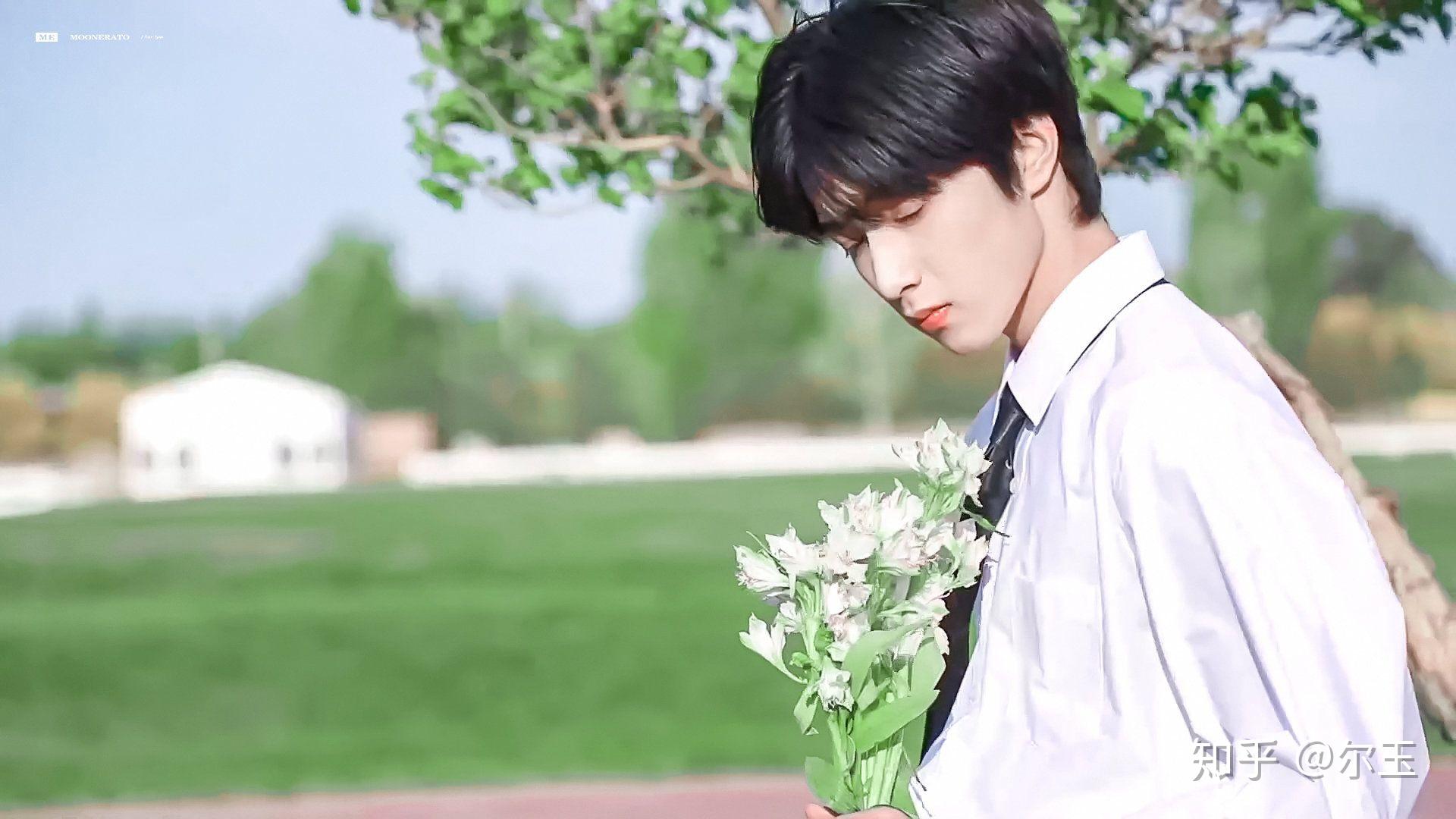 蹲下刘耀文神图,可以做墙头的那种,谢谢? - 知乎