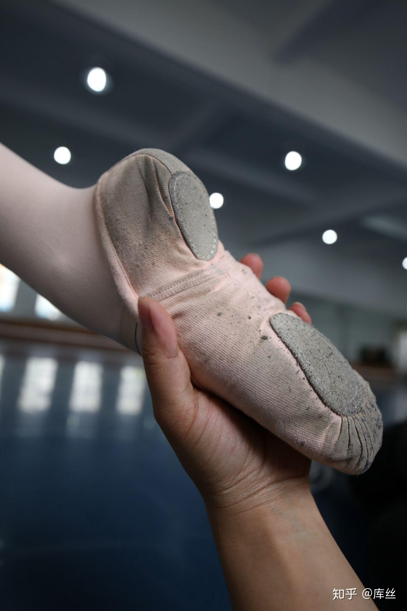 在特别脏的地面上练跆拳道可不可以赤脚