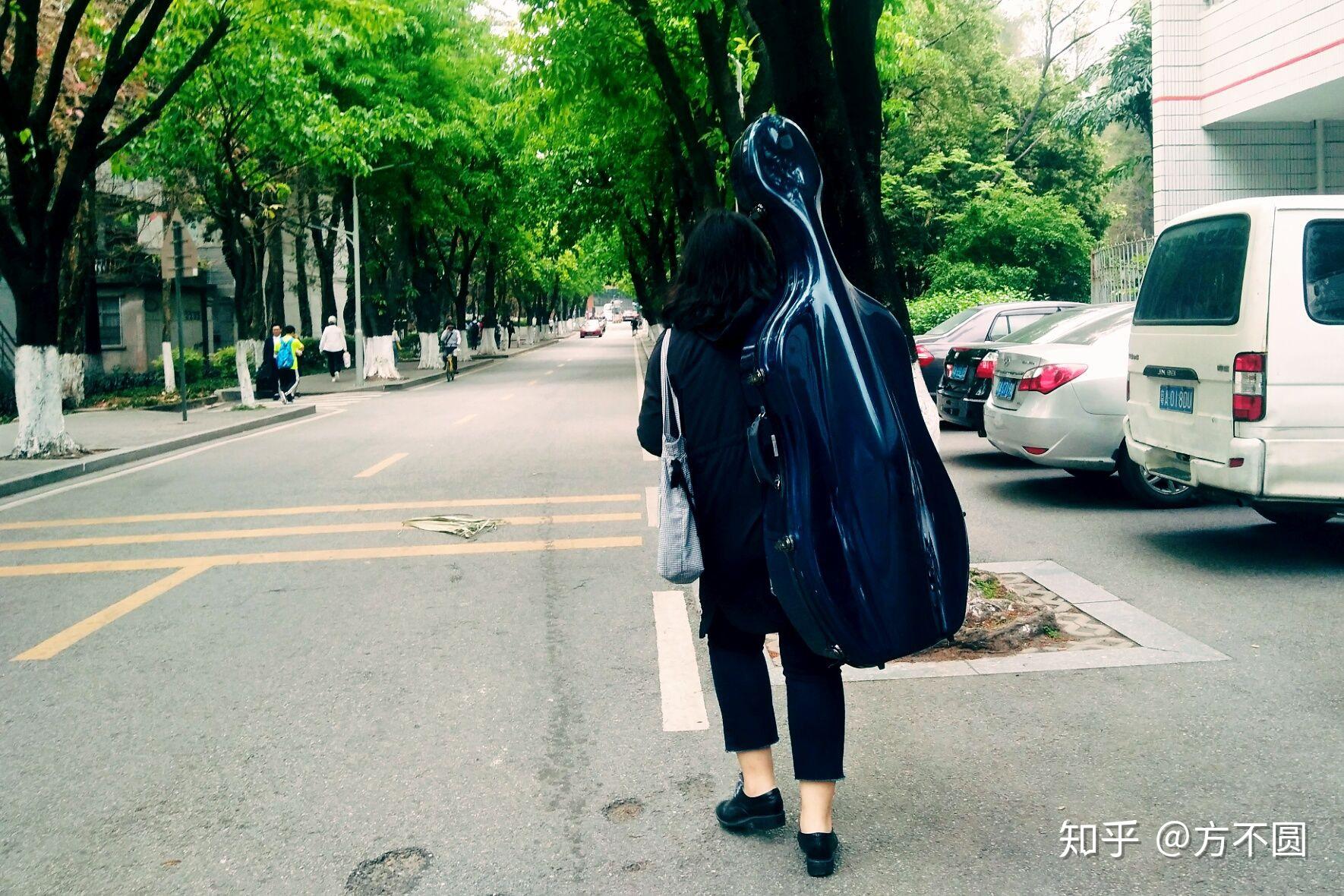 大家怎么背大提琴的? - 知乎
