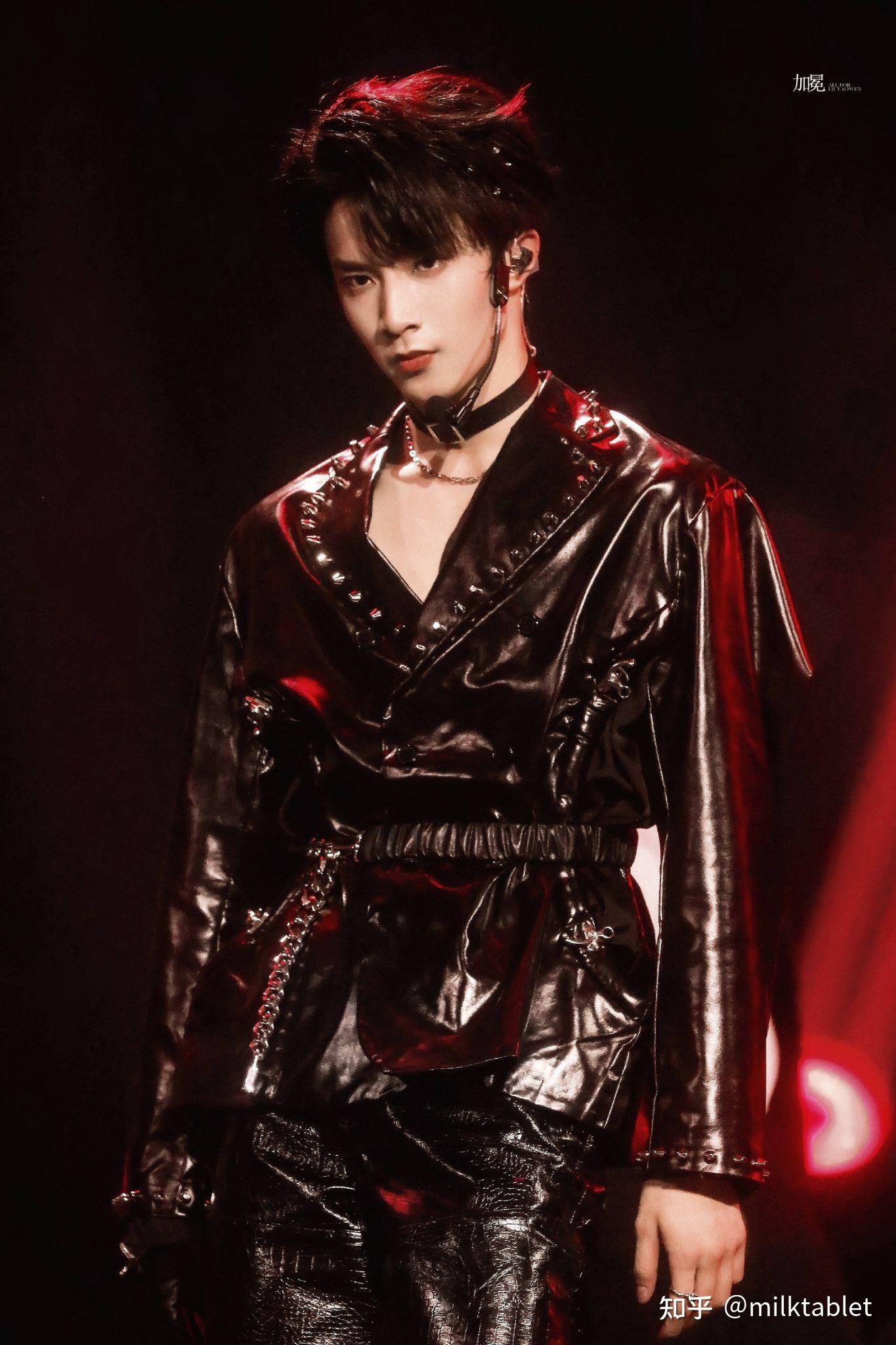 有哪些刘耀文神图(最好是舞台的 求求了姐妹们)?