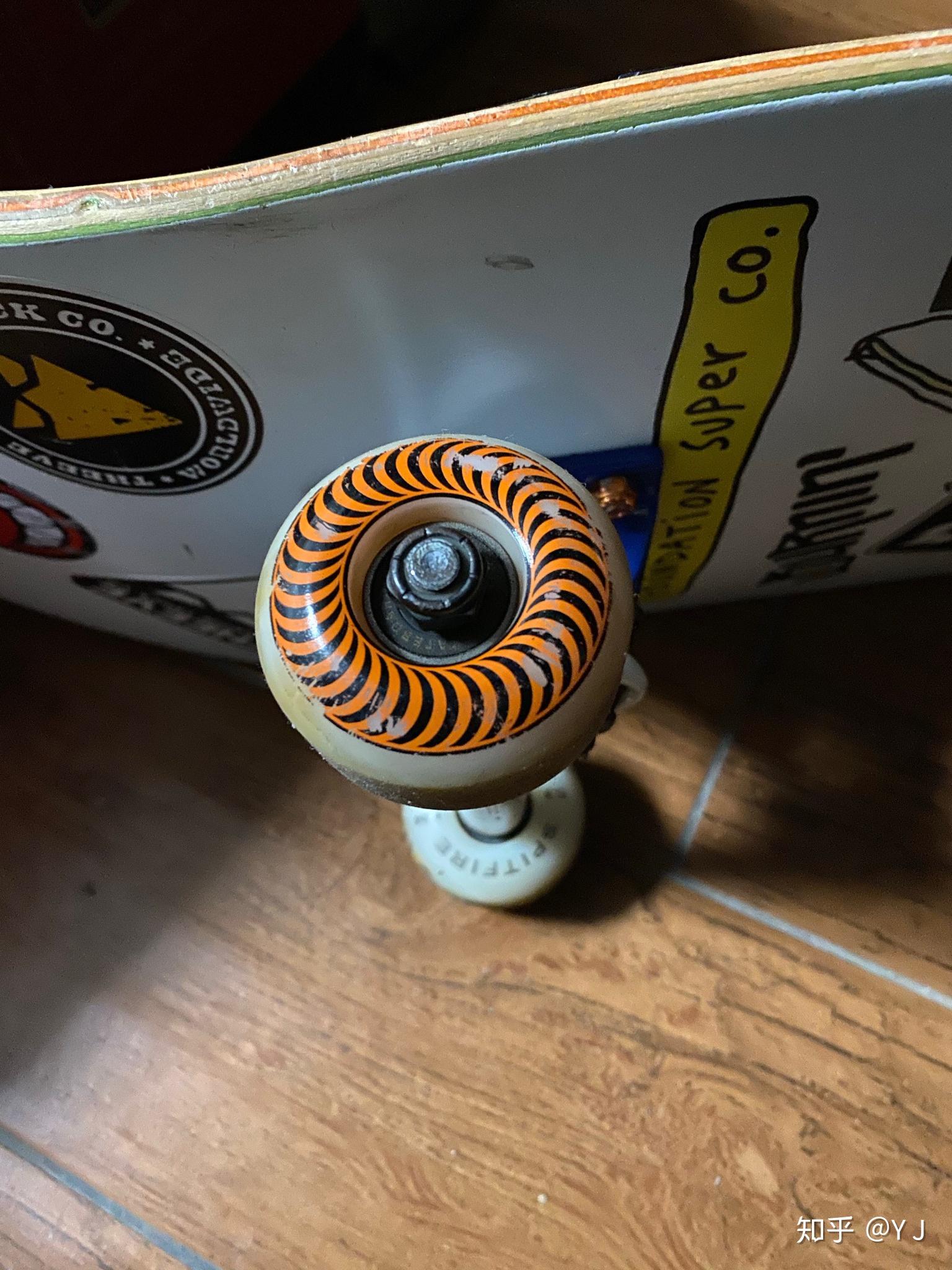 滑板bones stf轮子和小火人哪个好?