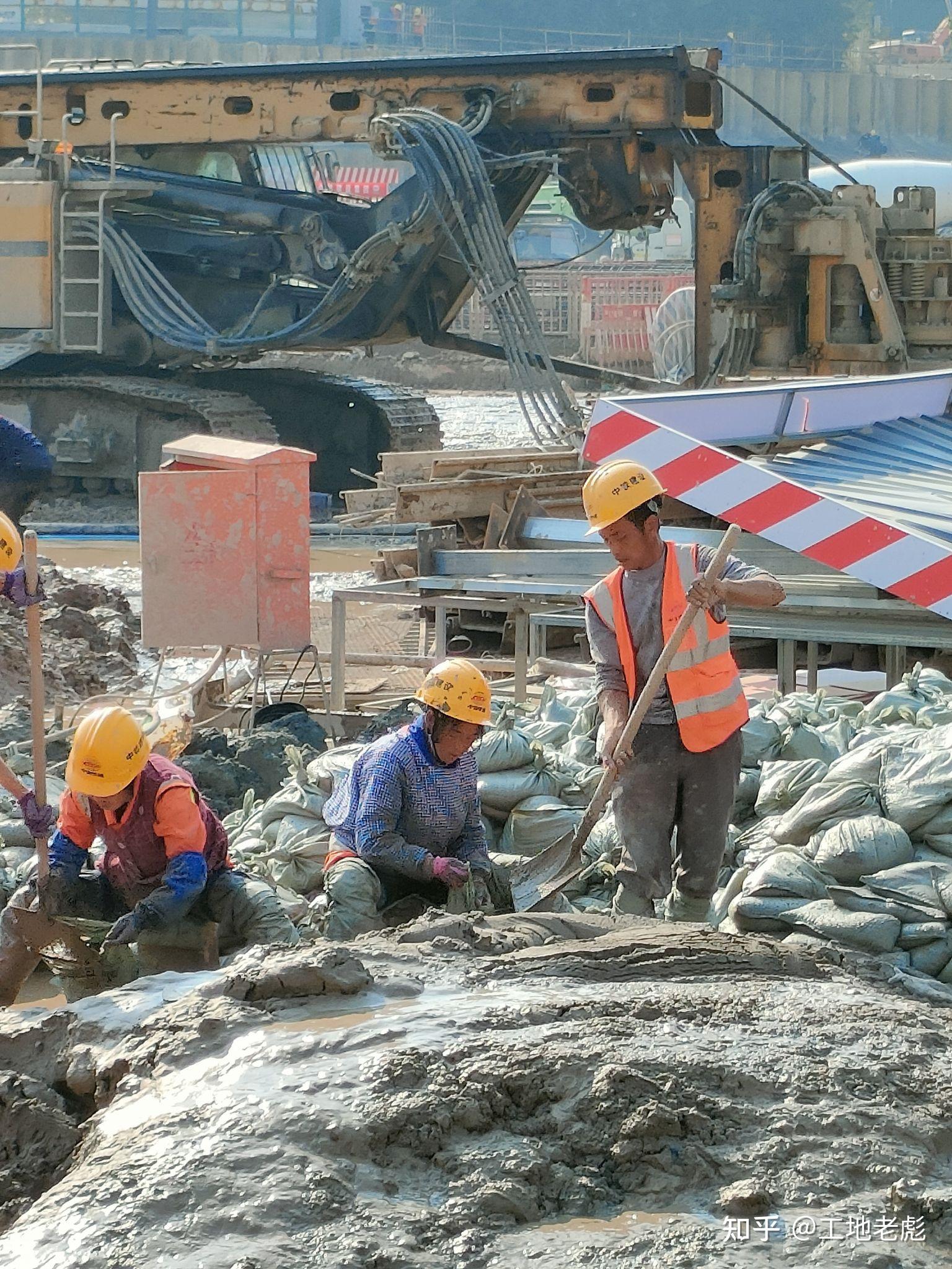 没有年轻人干工地,几乎都是40岁以上的人在干.