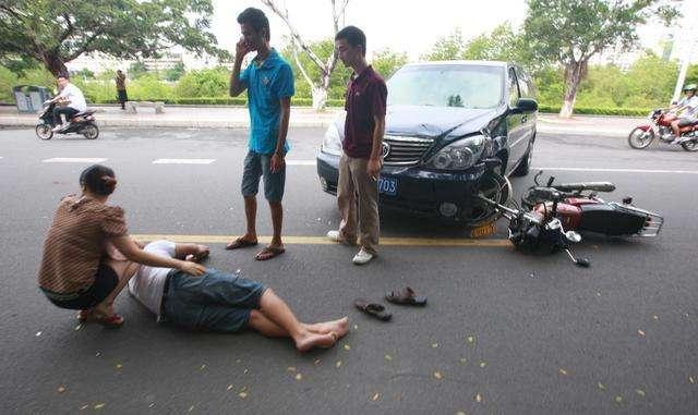 网友提问上下班途中遭遇车祸交通事故侵权赔偿责任与工伤保险赔偿责任