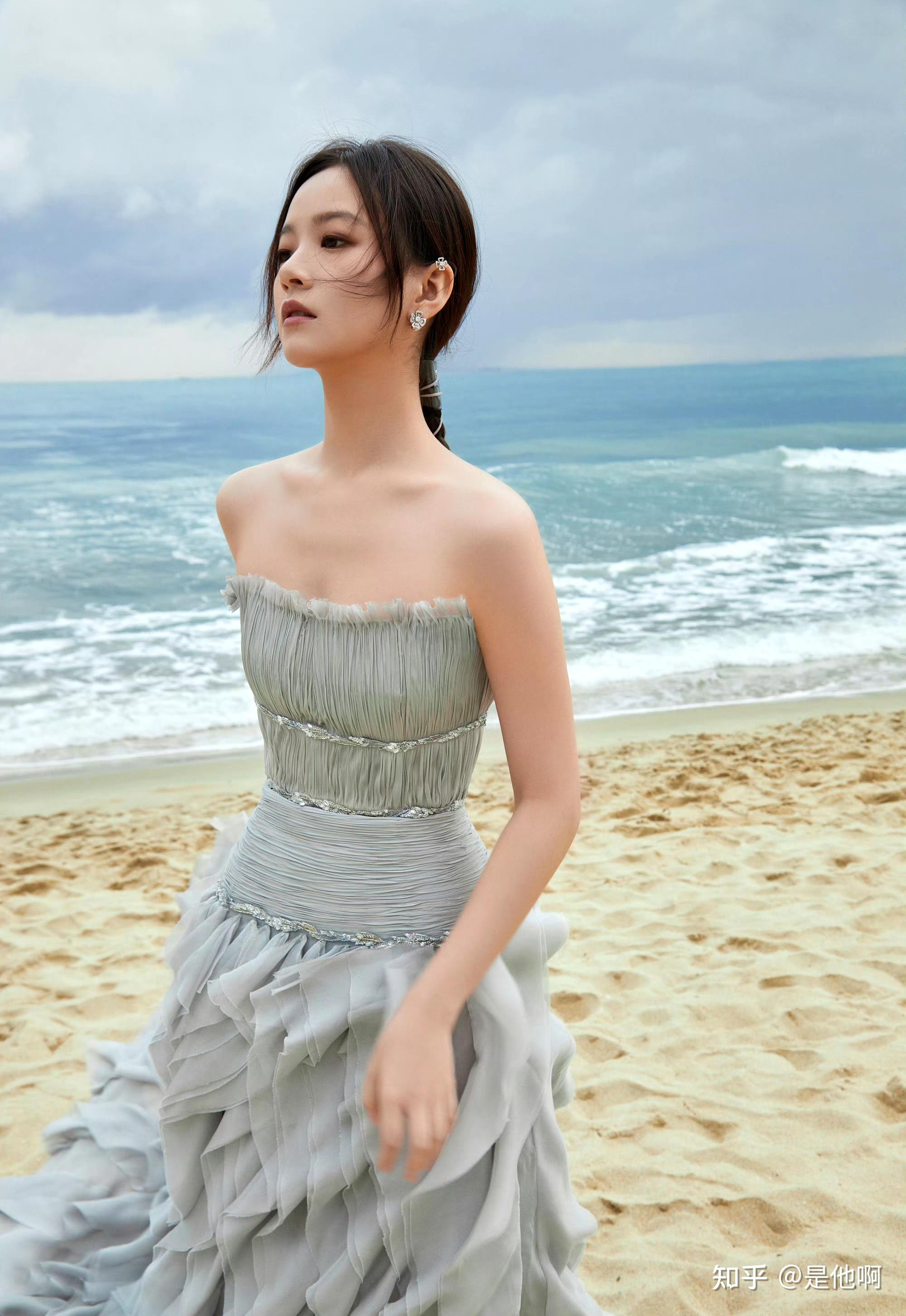 李庚希为什么能接到这么好的资源? - 知乎