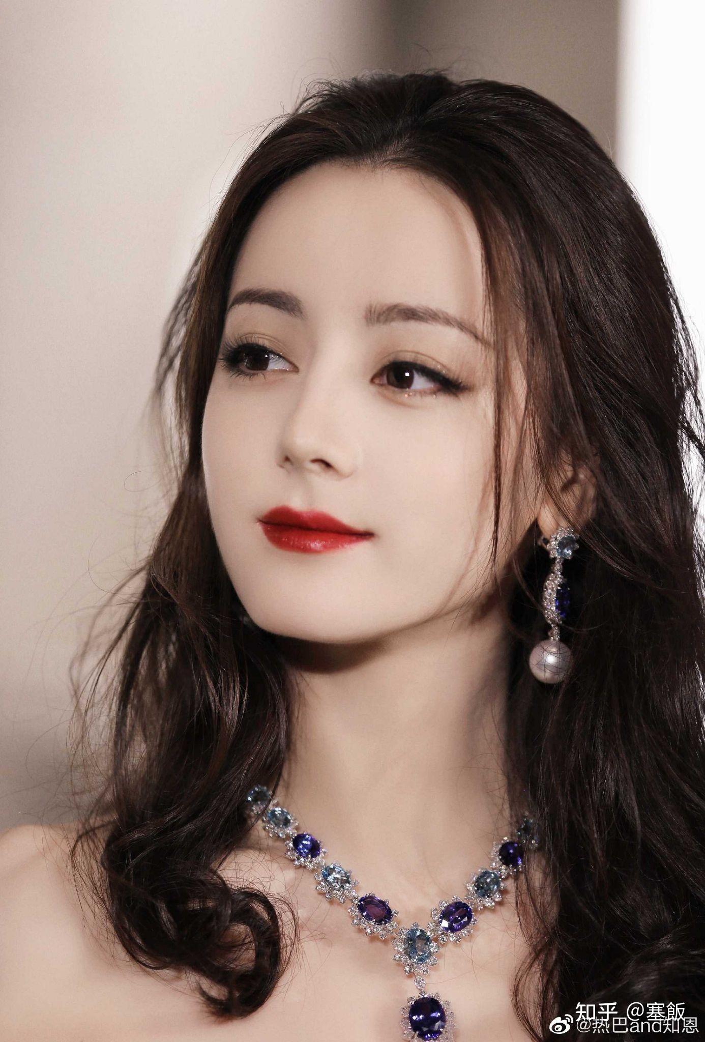 有哪些迪丽热巴的出圈神图? - 知乎