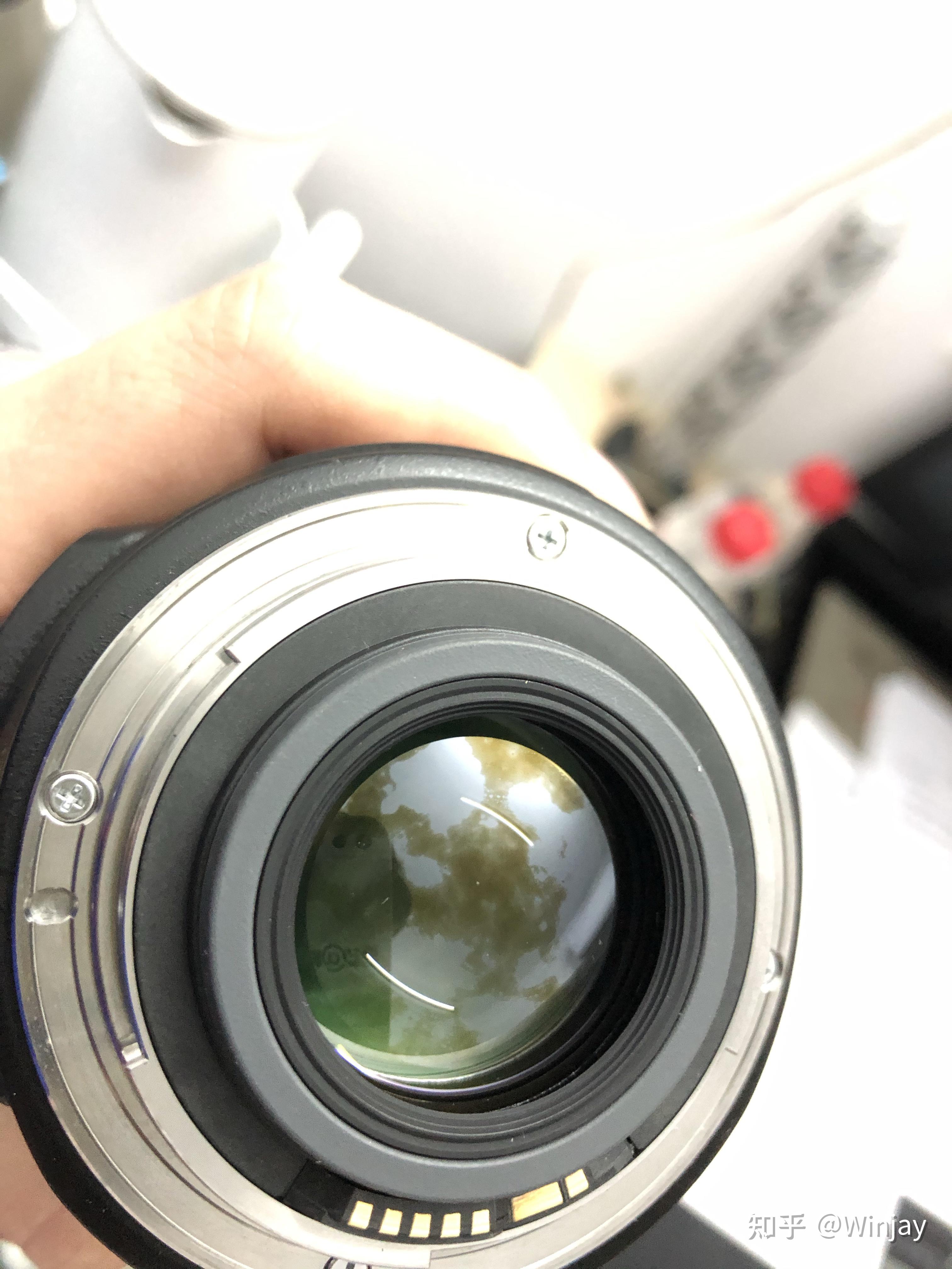 想询问下各位大神这个镜头是镀膜脱落了吗