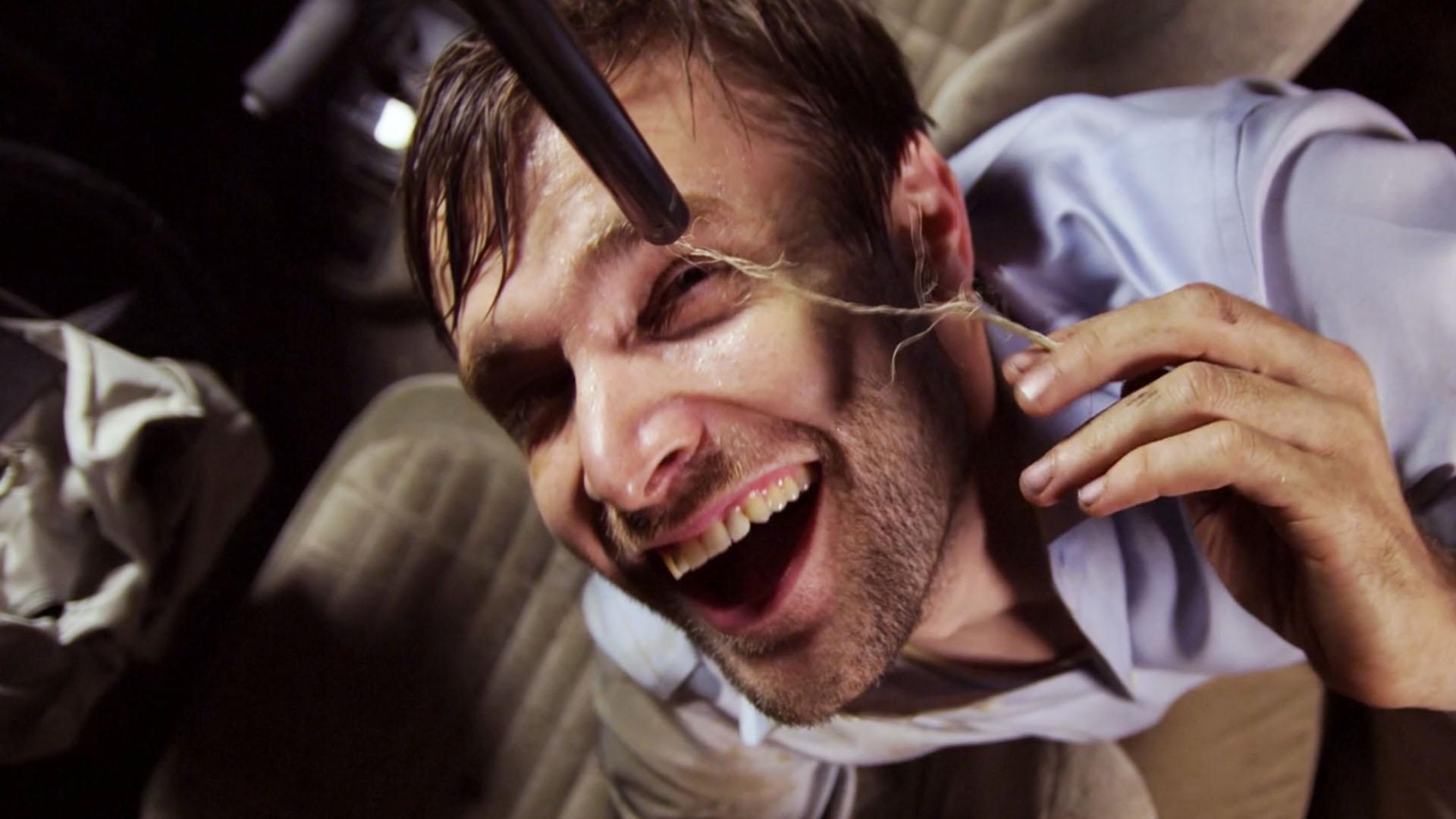 身处绝境一定要沉着冷静,你能靠的只有自己,电影《迂回》 - 知乎