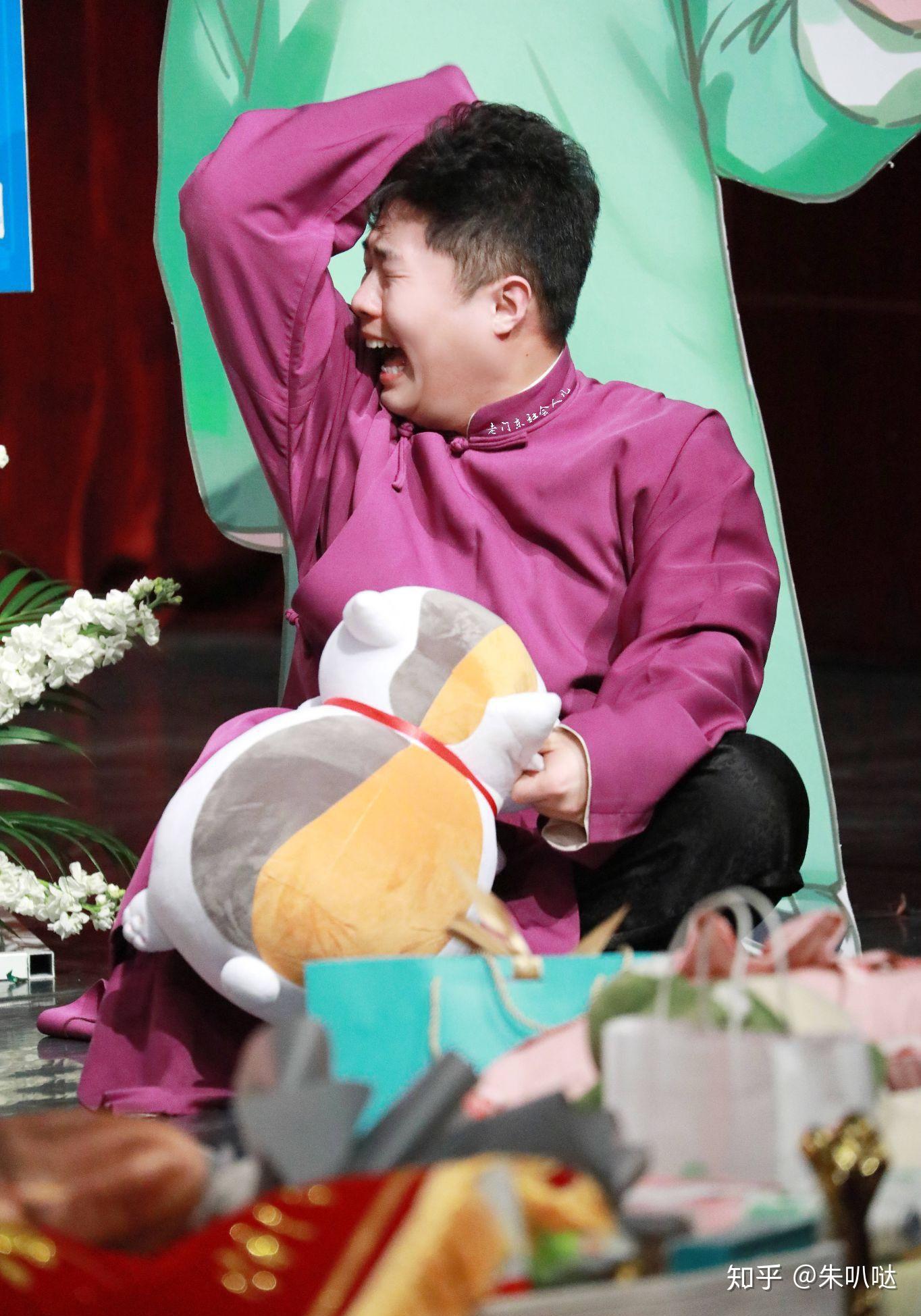 孟鹤堂周九良都有哪些颜色的大褂? - 知乎