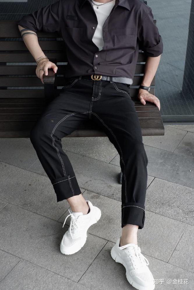 男士牛仔裤配什么皮带好