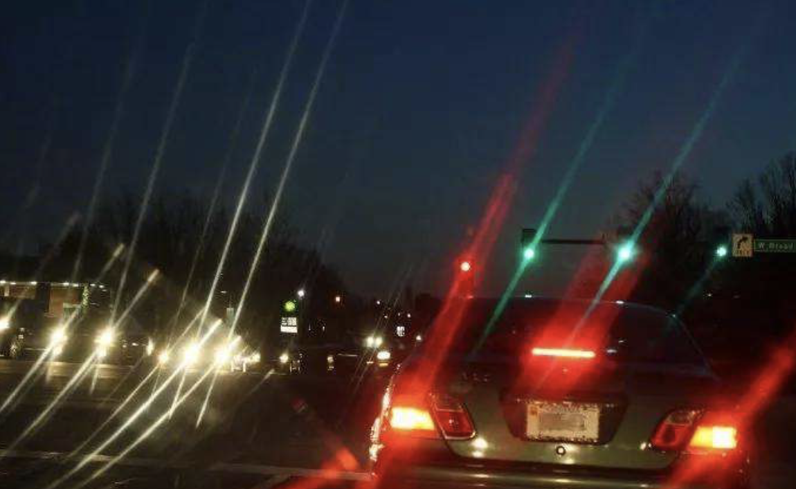 眼睛晚上看光源眩光是什么引起的