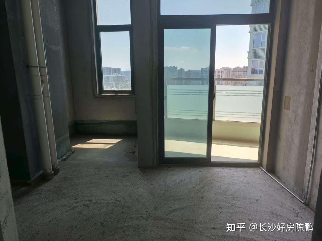 长沙市中心急卖:一线江景大平层,无敌景观340平340万 - 知乎