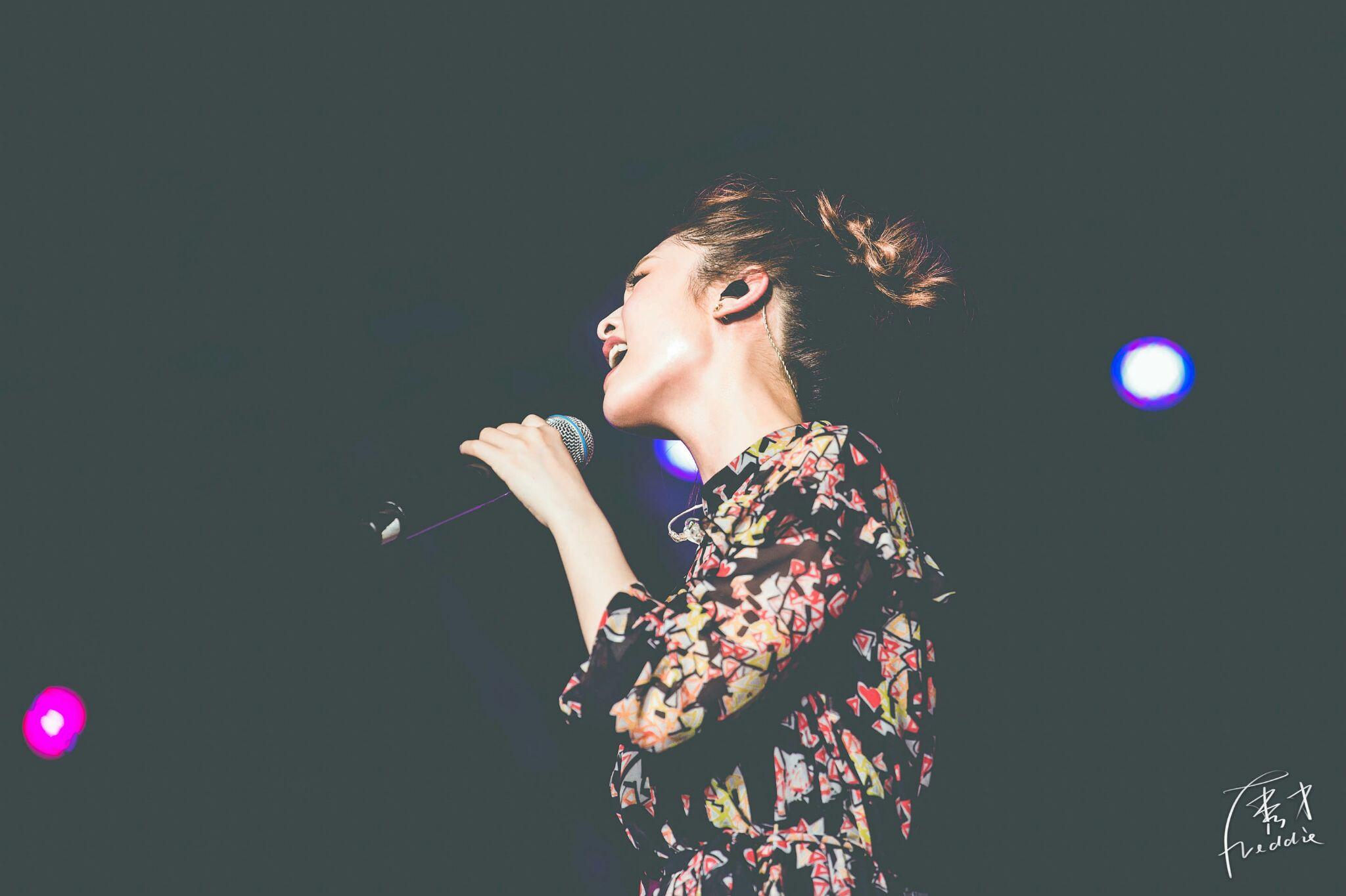 你们觉得唱歌时表情最美的歌手