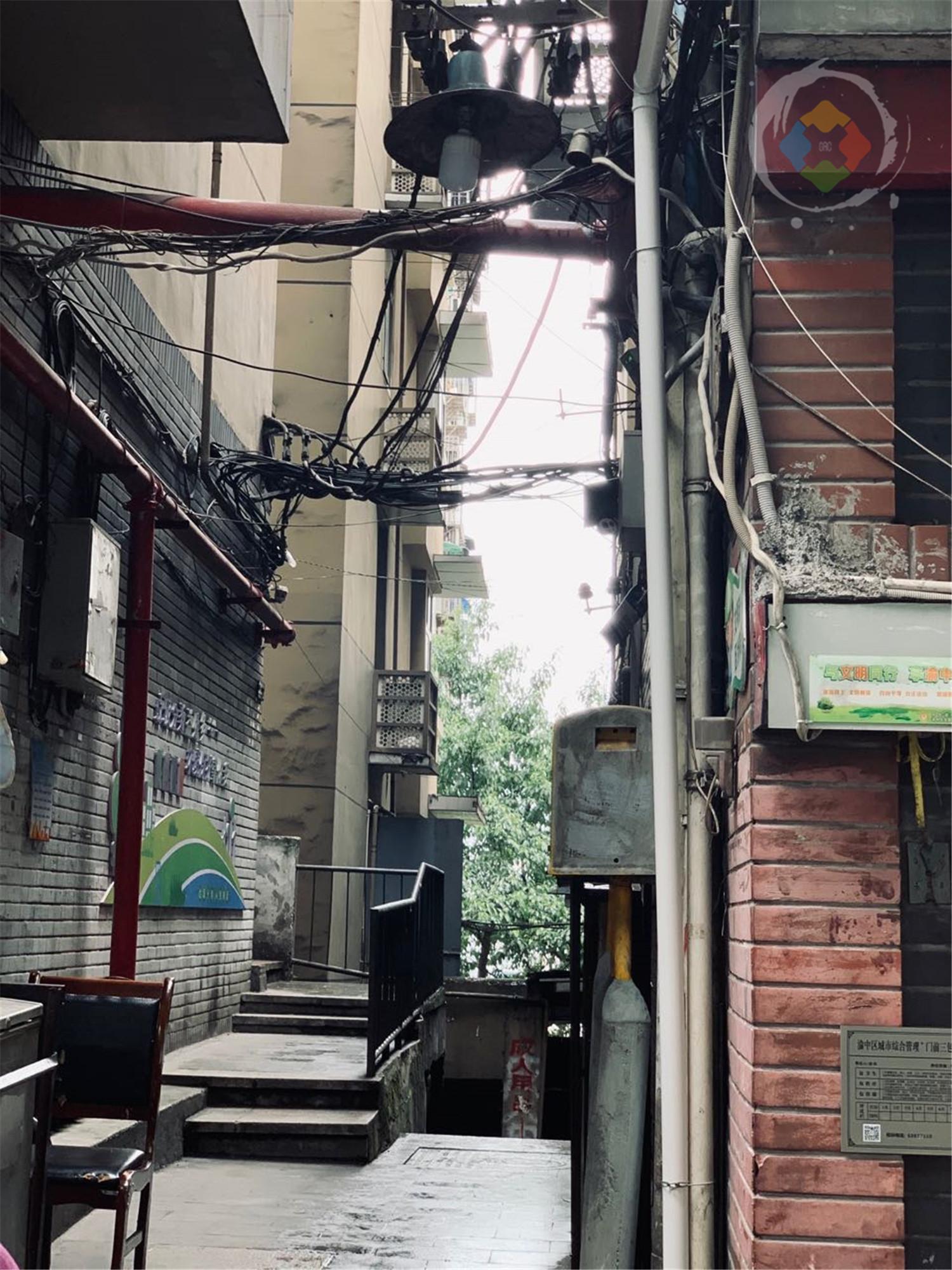 解放碑背后的老重庆,连接上下半城的要道,自力巷曾是棒棒们的家