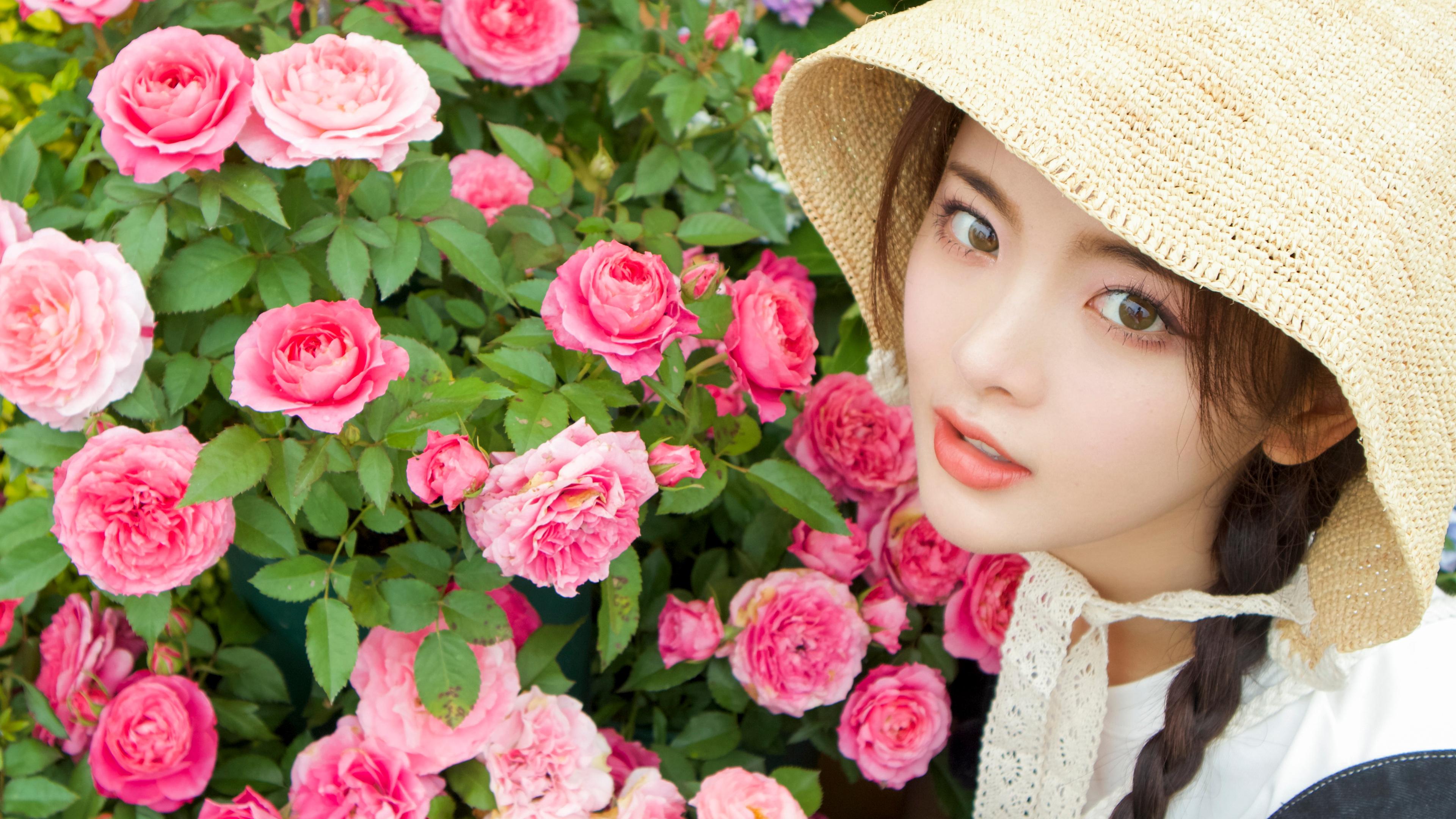 请问有没有适合做电脑壁纸的杨超越图片?