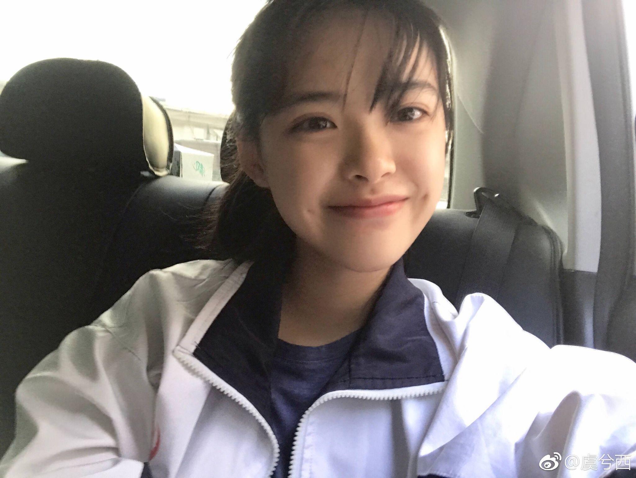 高中时素颜就好看的女生长大化妆后岂不是逆天吗