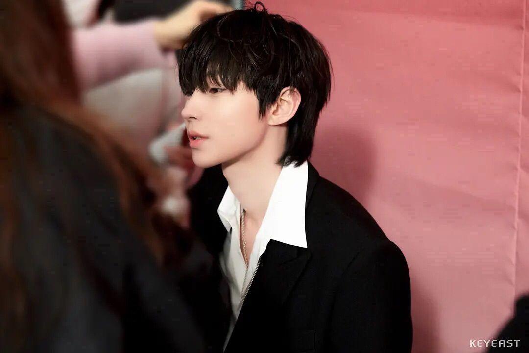 求黄寅烨壁纸 哥哥太帅了啊啊啊? - 知乎