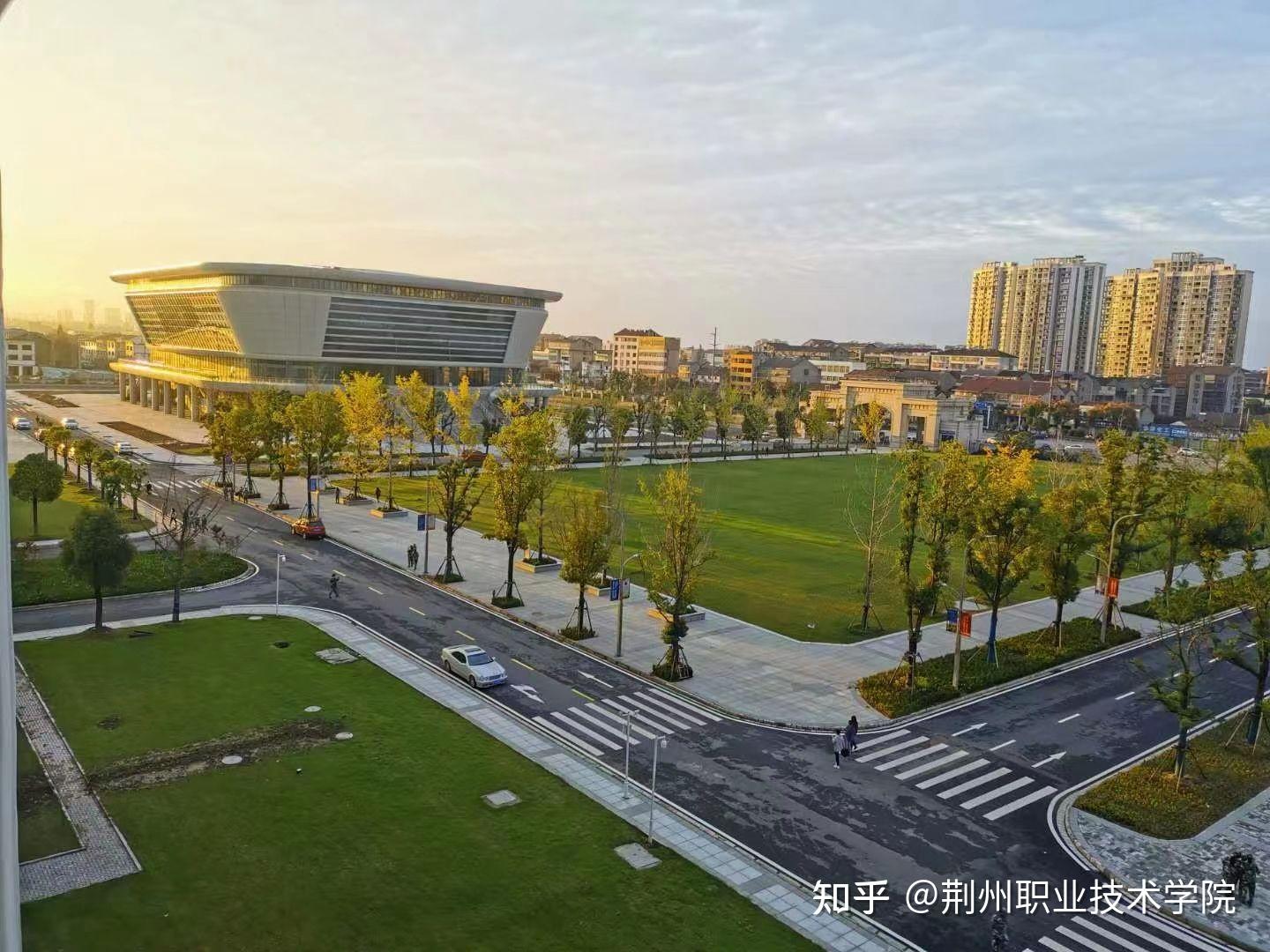 荆州职业技术学院坑吗