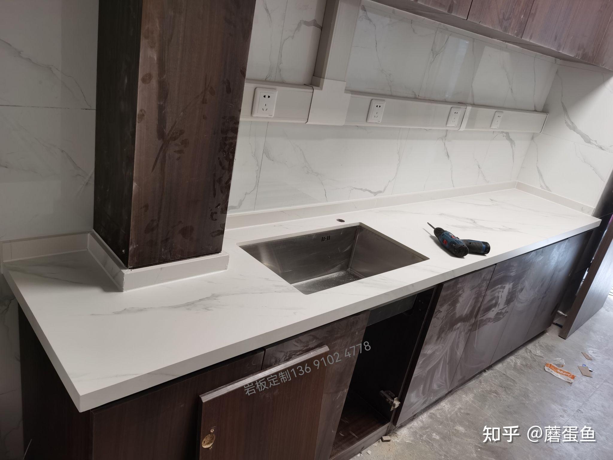 岩板做橱柜台面容易裂吗蒙娜丽莎的岩板质量怎么样