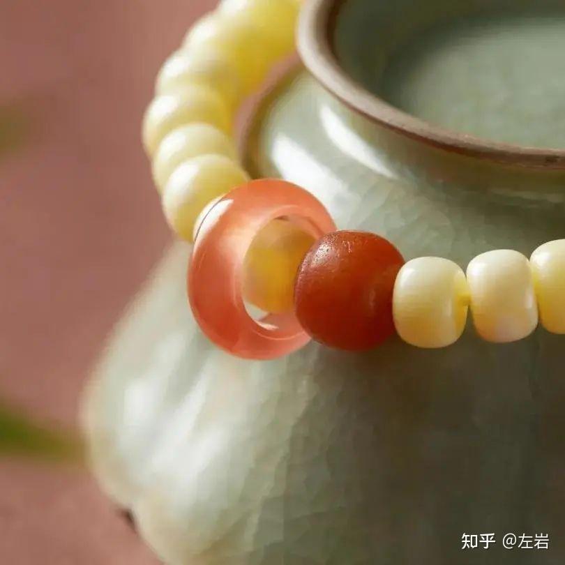 左岩：千年琥珀，万年蜜蜡！罕见白蜜，不足千分之一的顶级至美~ - 知乎