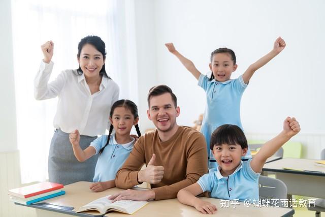 惊！学校安排老师们在教室里办公 网友：让老师到学生家里去备课 - 知乎