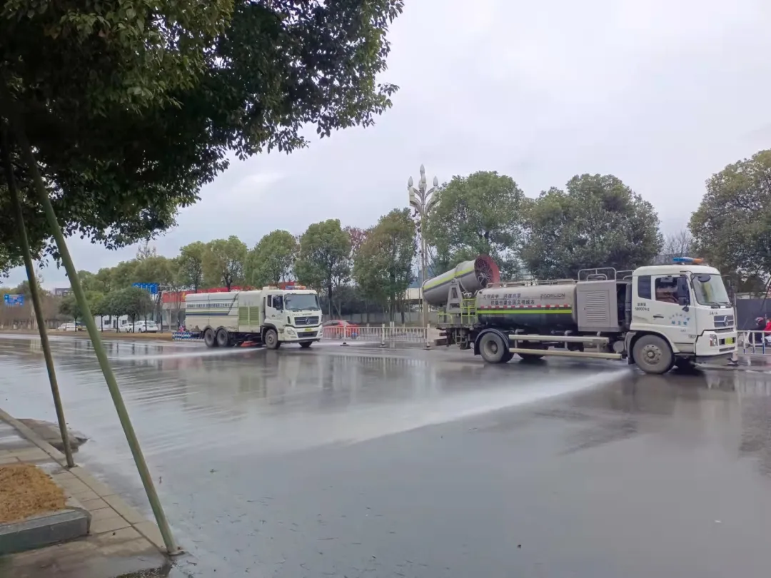 下雨天洒水车为什么还要去洒水