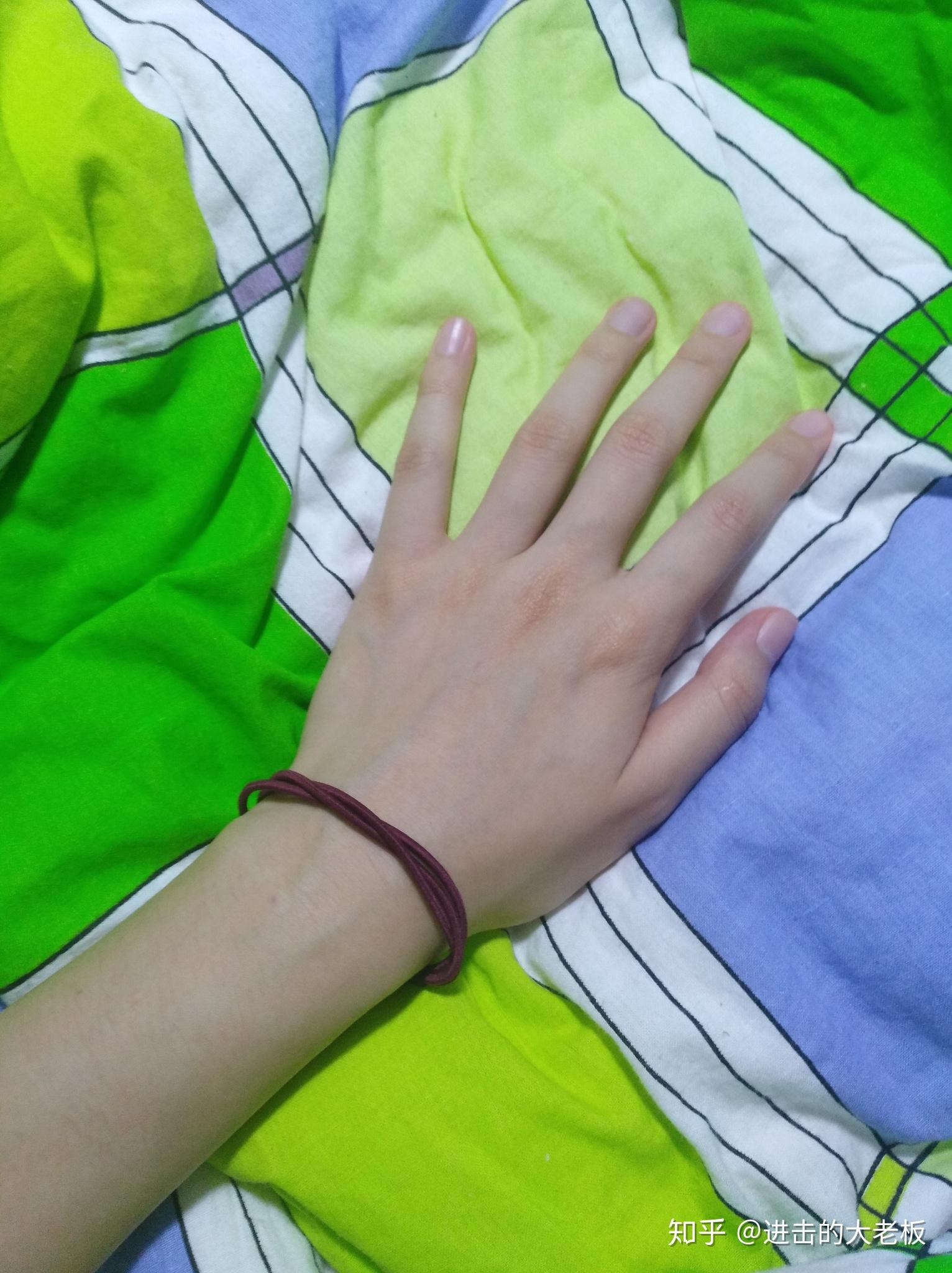 想买一个皮筋给男朋友戴在手上哪位小仙女可以推荐一下