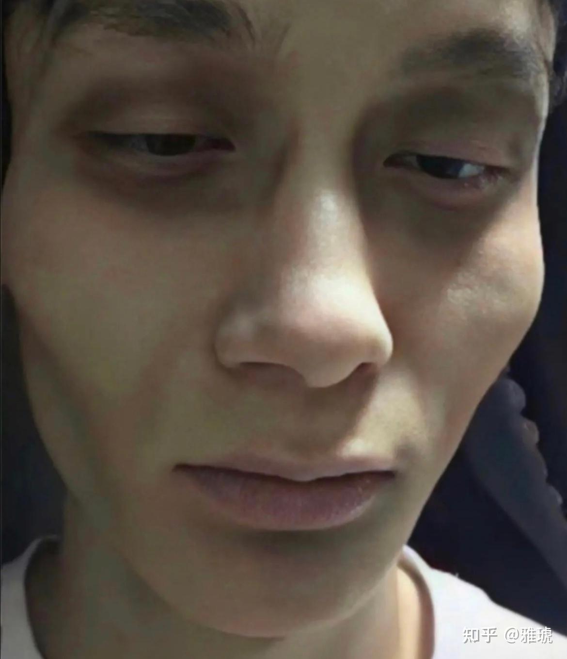 有没有长得丑的男生照片分享一下.我想知道什么样算丑 ?