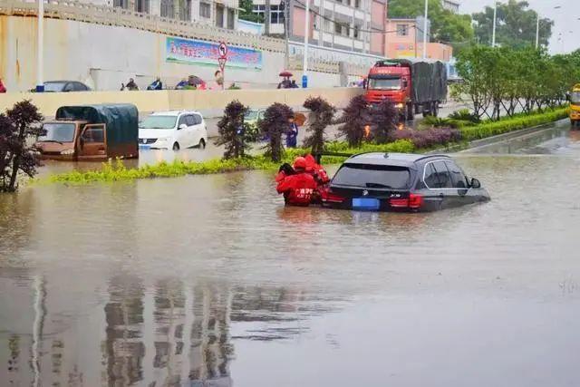 桂林遭遇極端特大暴雨市內371所學校全部停學多地內澇