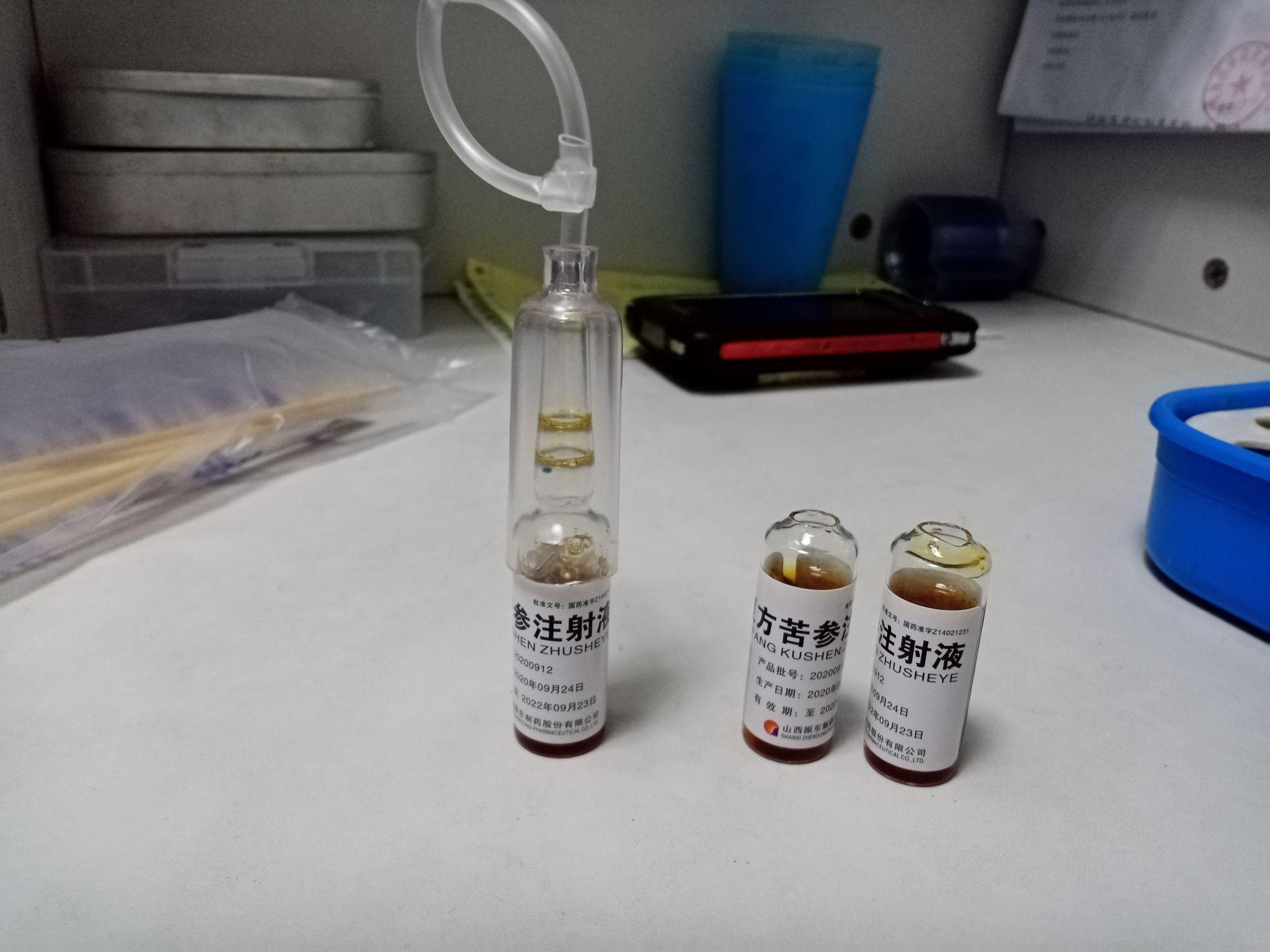 想問護士開安瓿瓶直接用手彈掉上端開瓶是怎麼做到的手部是怎樣用力的