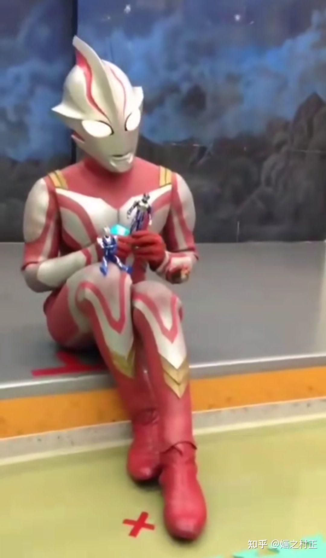 托腮奥特曼那个表情包是哪个奥特曼