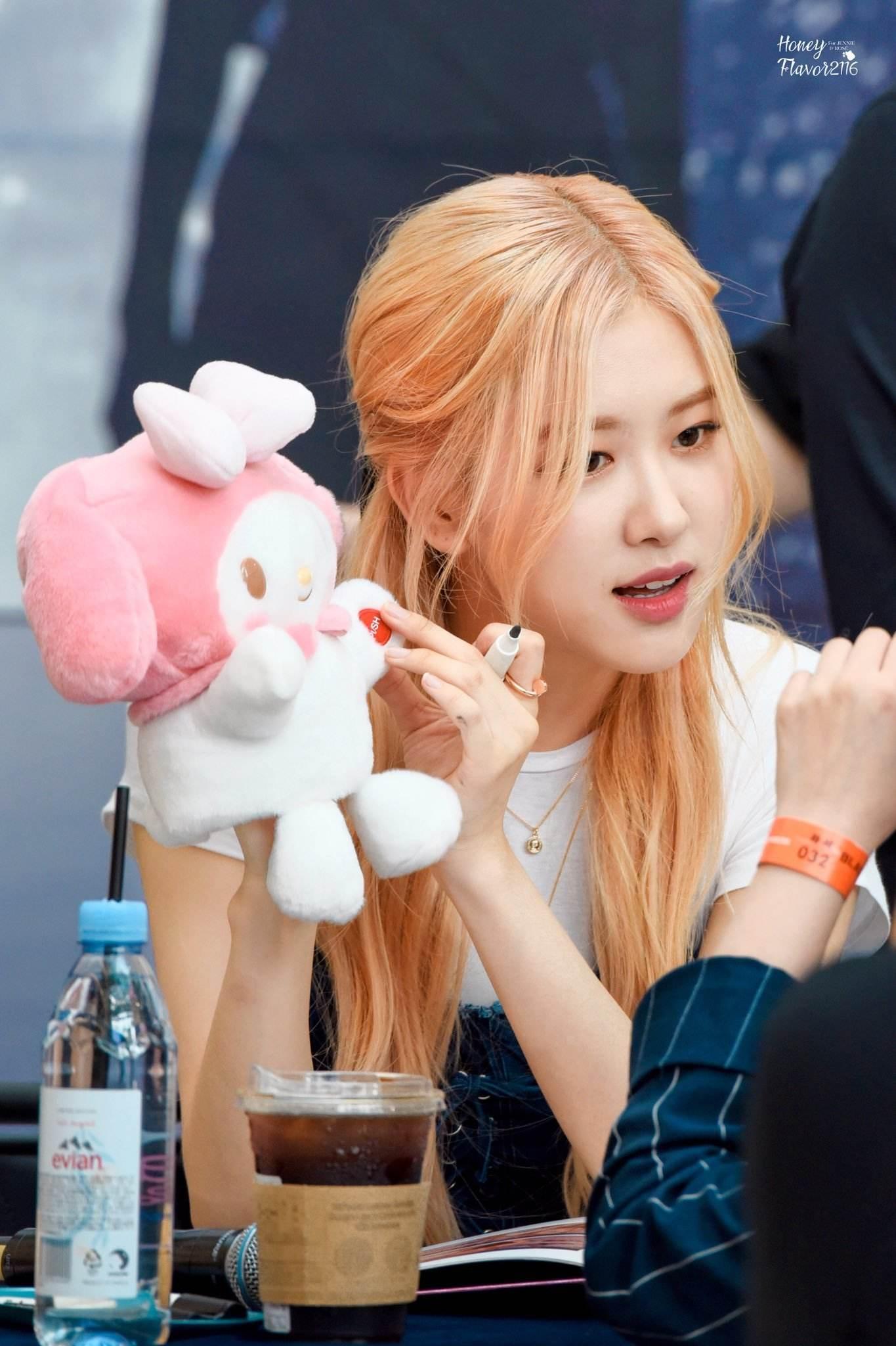 想问路人觉得blackpink的jisoo和rose谁好看啊? - 知乎