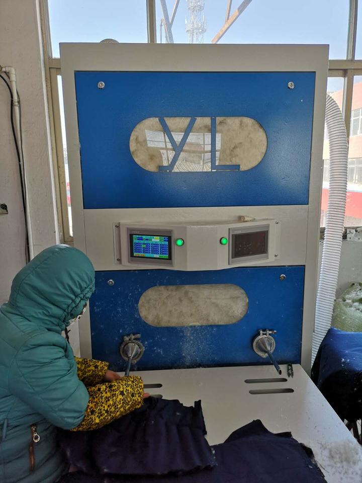 轻羽绒加工利器,流量型新型全自动充绒机让小格充绒更便捷