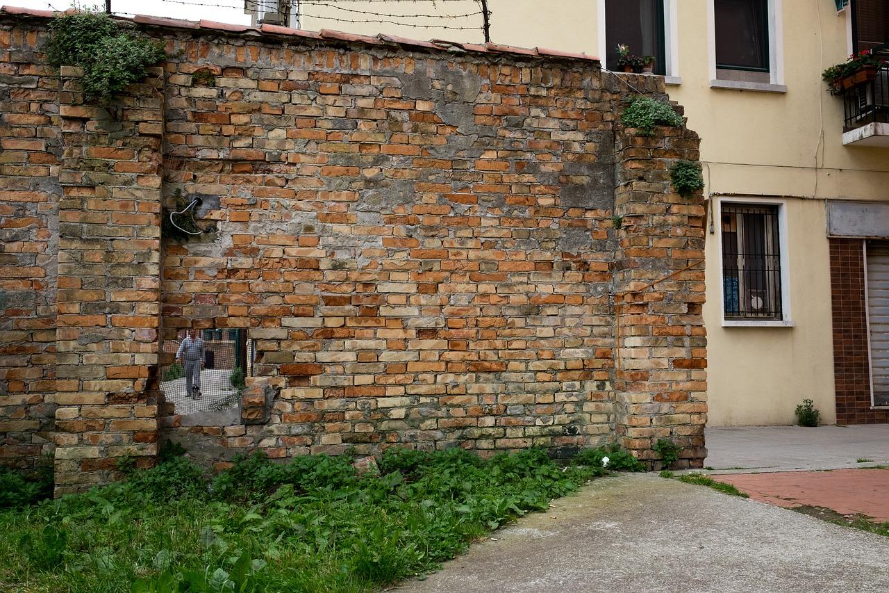 2. 密封胶堵孔法