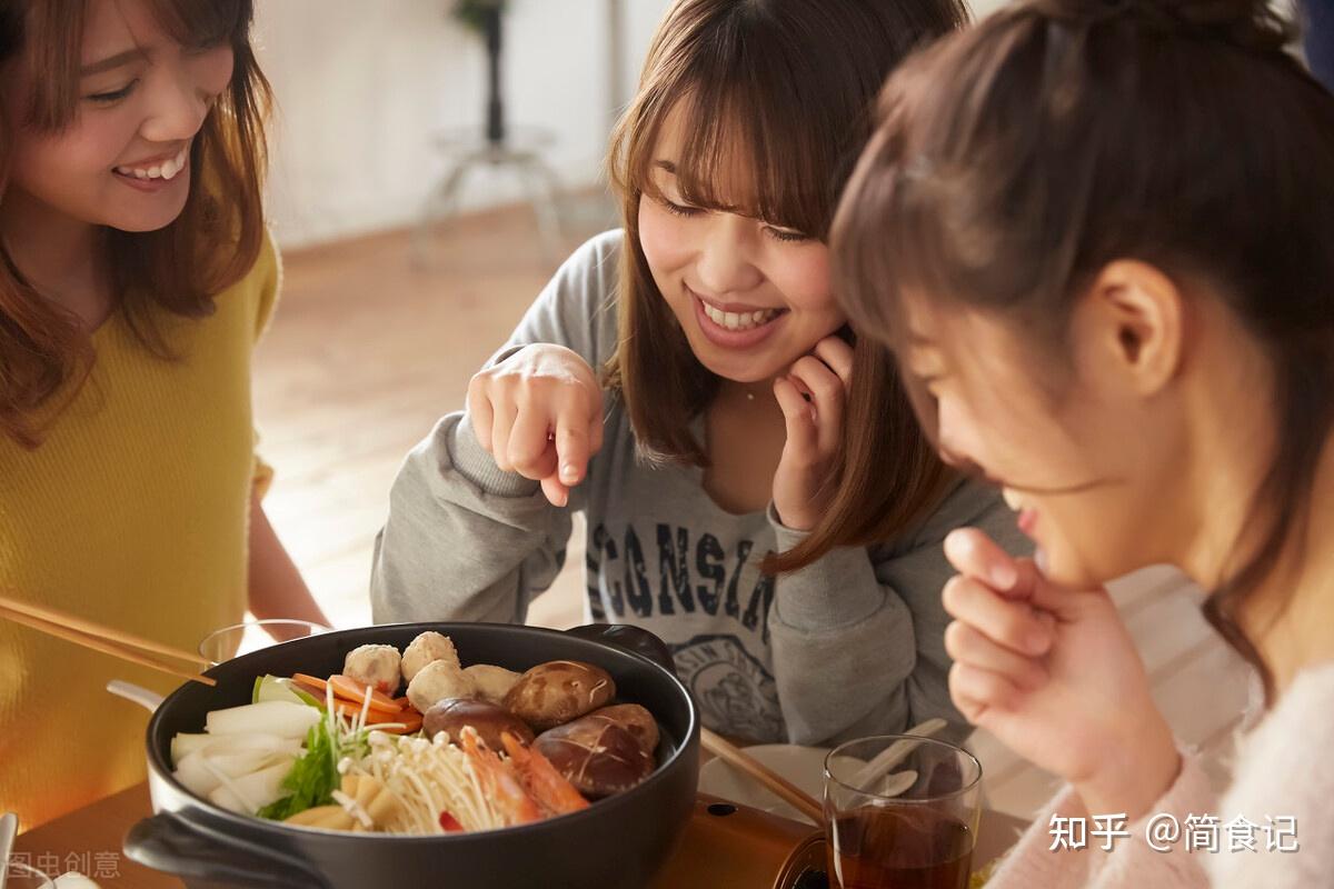 日本行第一天的晚餐 | 好難得，參加那魯灣的團第一次第一天晚餐有著落：） 而且還是日式的筵席料理，碗盤擺滿桌！ | easy chen | Flickr