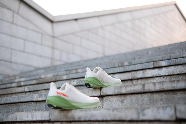 "零落差"家族的叛逆小子:4mm落差altra奥创fwd experience跑鞋