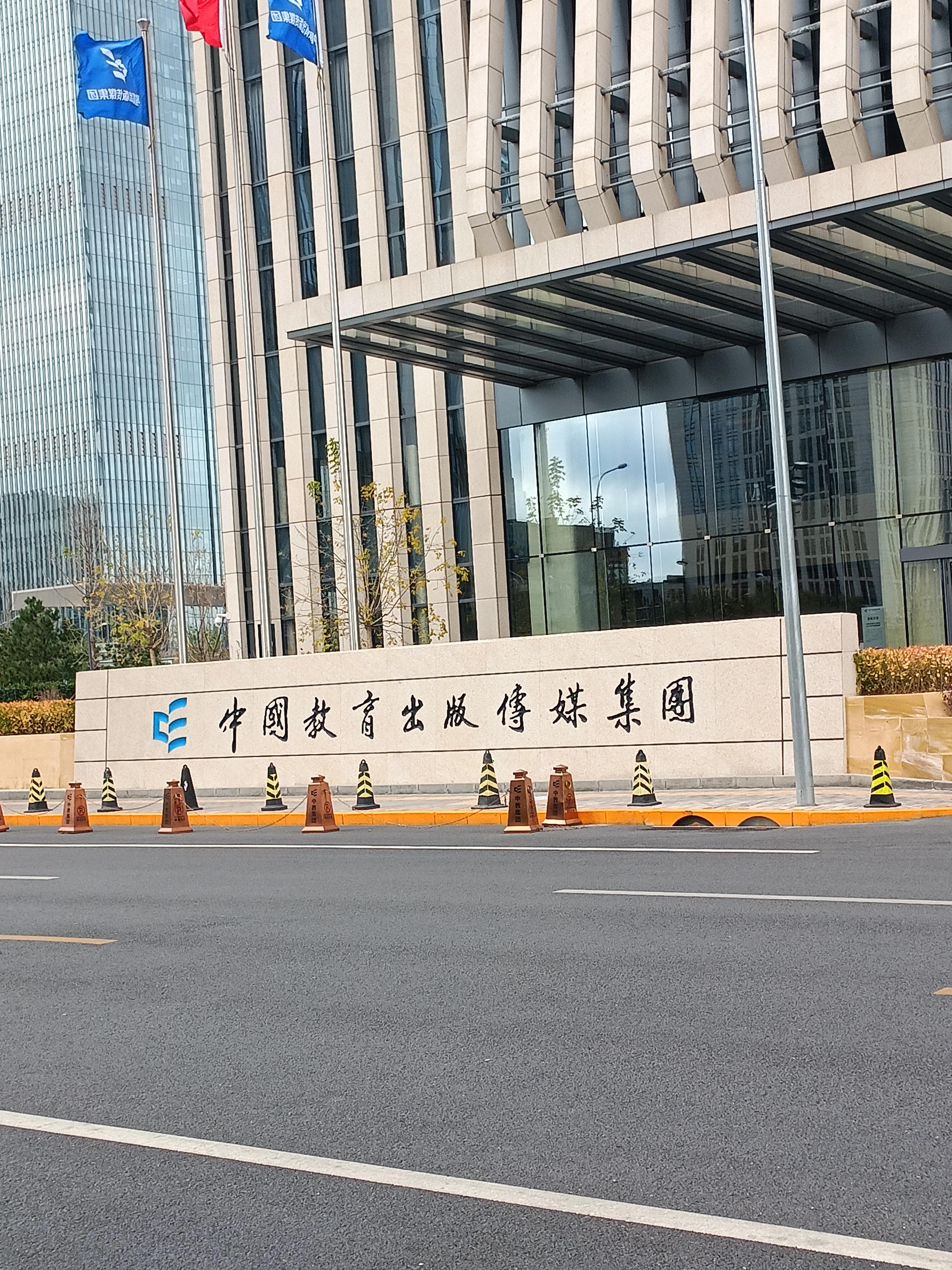 建议国家机关,公家单位带头使用大写汉字,太美了