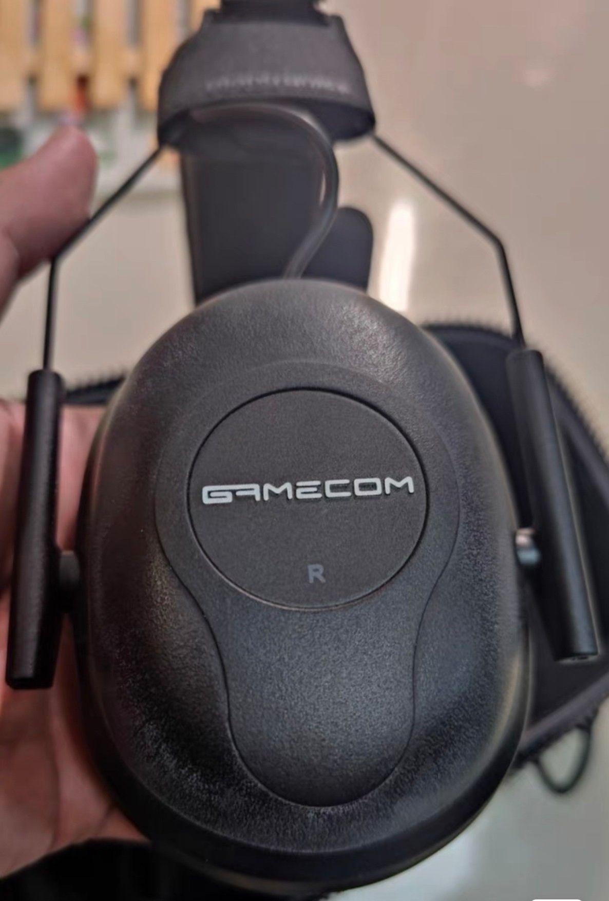 和平精英pel职业比赛用的是什么耳机