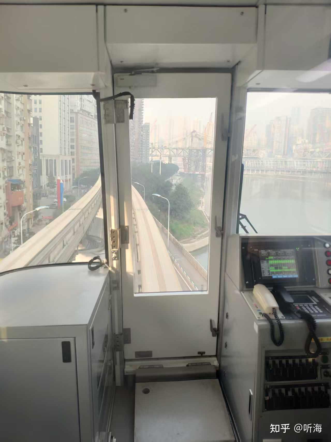 为什么有些城市的地铁驾驶室上有窗户(第一张图),有些没有(第二张图),是指那些仍需要司机的地铁? - 知乎