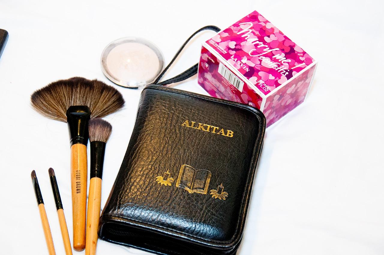 4. 时尚运动护目镜