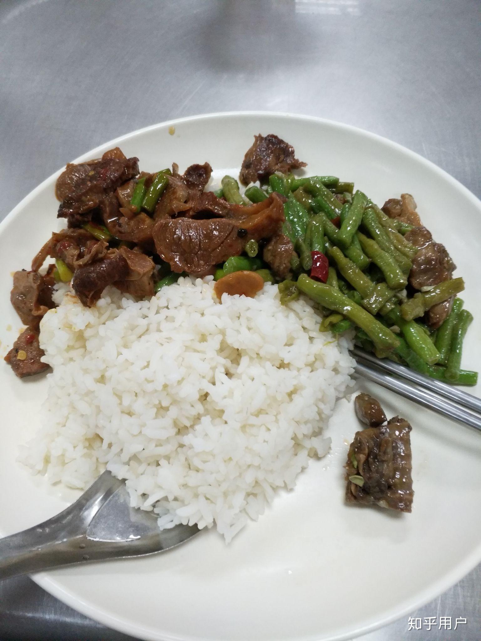 在安徽建筑大学里就餐是一种怎样的体验?有什么推荐的食堂和美食?