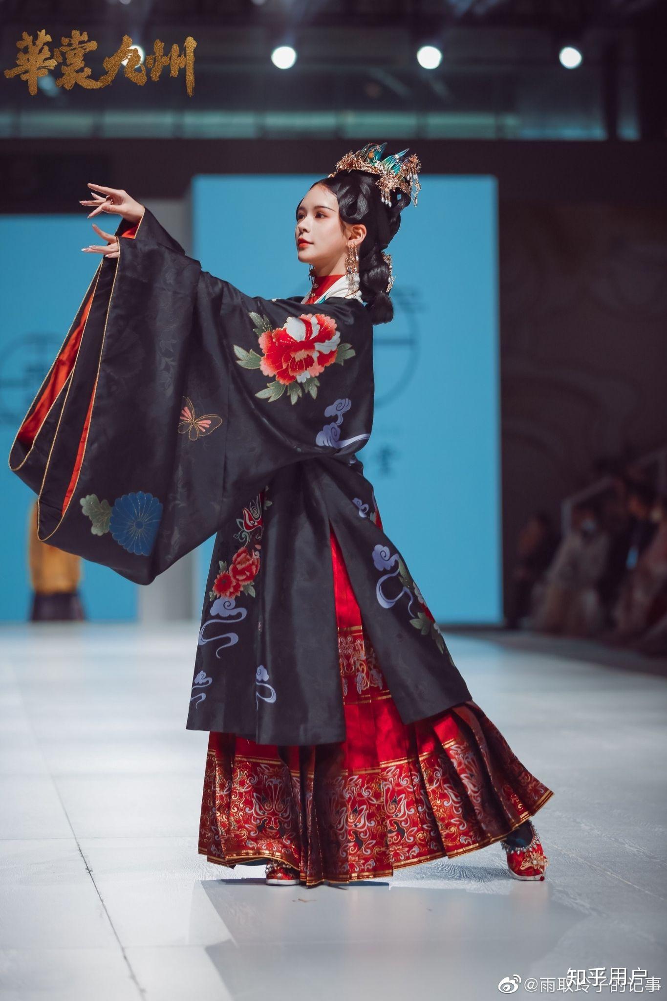 如何看待萤火虫漫展汉服秀取消事件