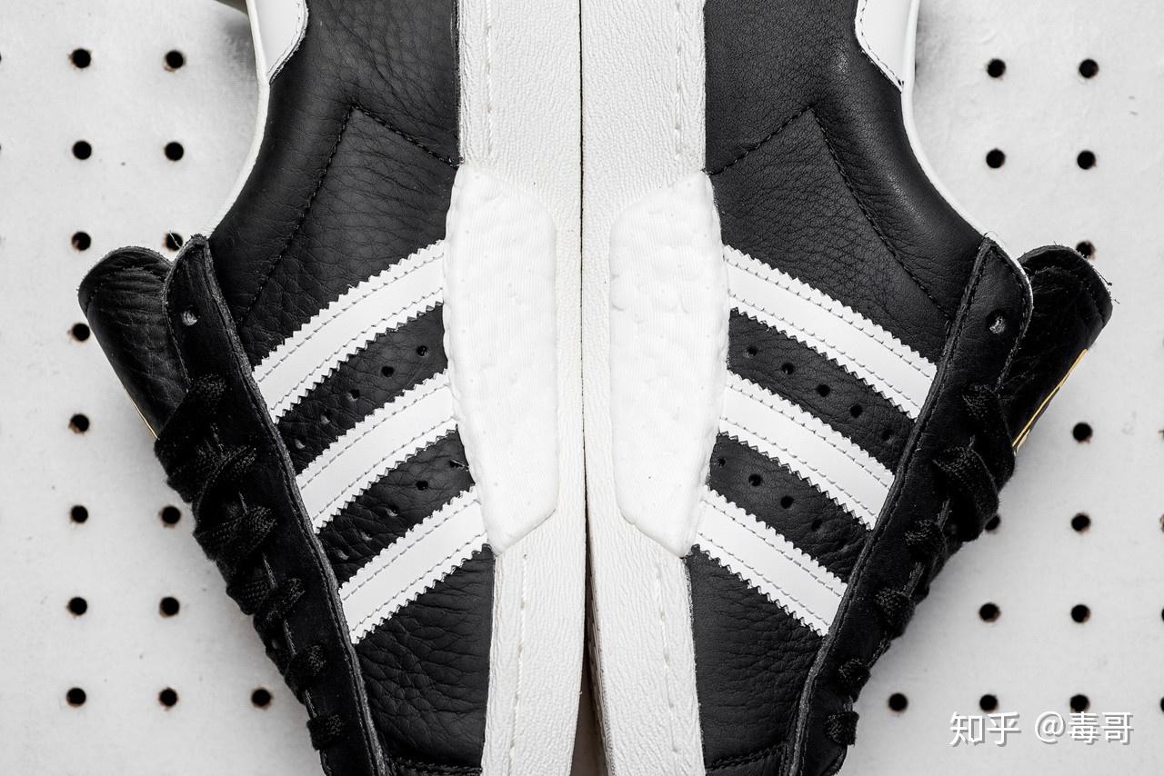 adidas gazelle silver green womens adidas White Superstar 82 SFTM Sneakers