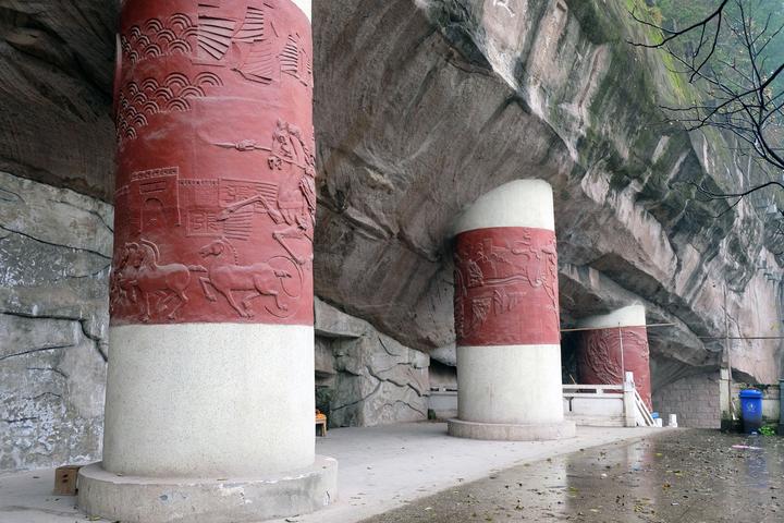重庆佛图关公园里的擎天柱白骨塔下的它原来是个80后
