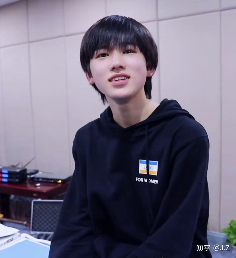 有没有宋亚轩的帅照最好是没刘海没水印超a的那种越多越好