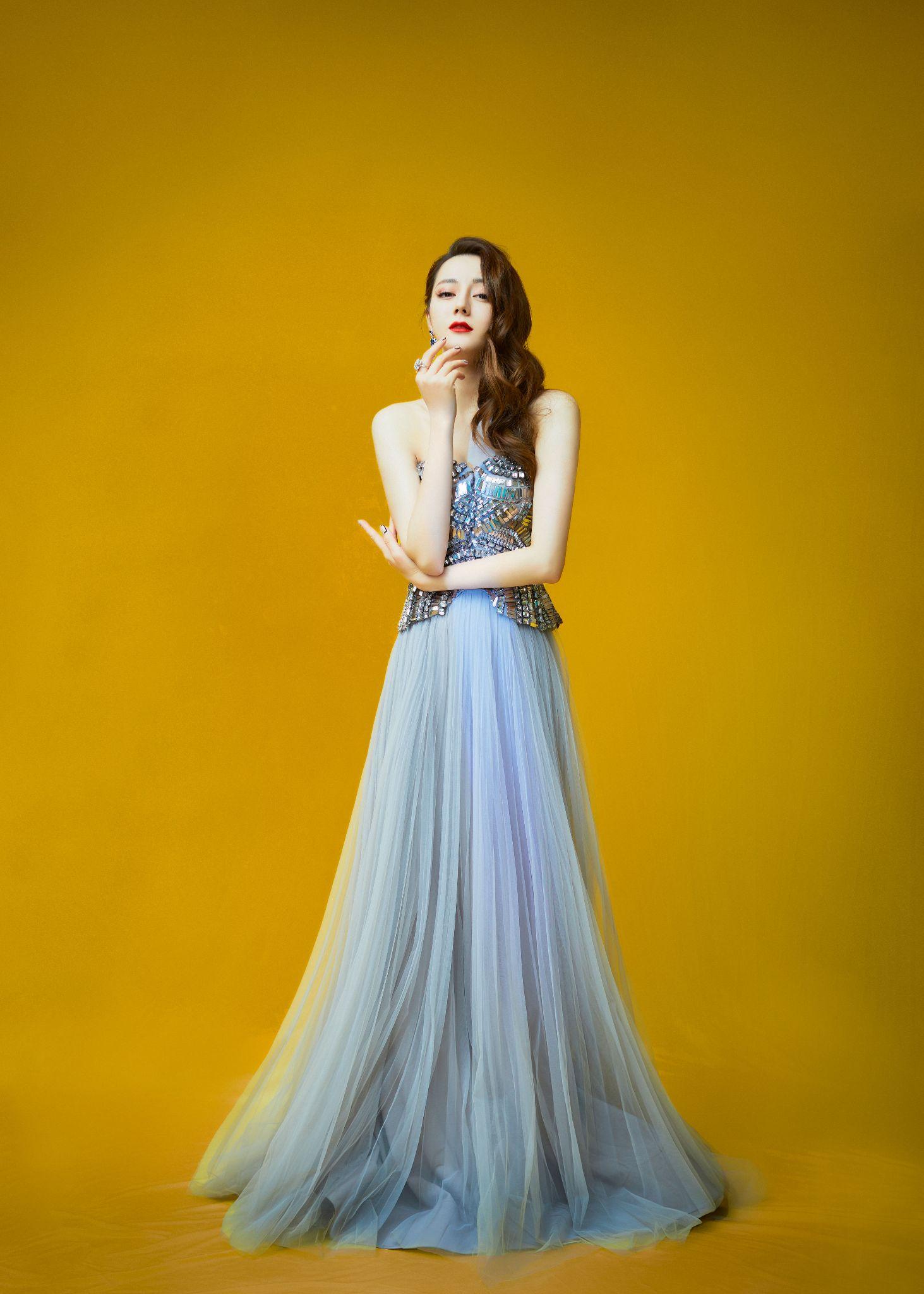 大家有存的让你觉得惊艳的女明星礼服图吗?