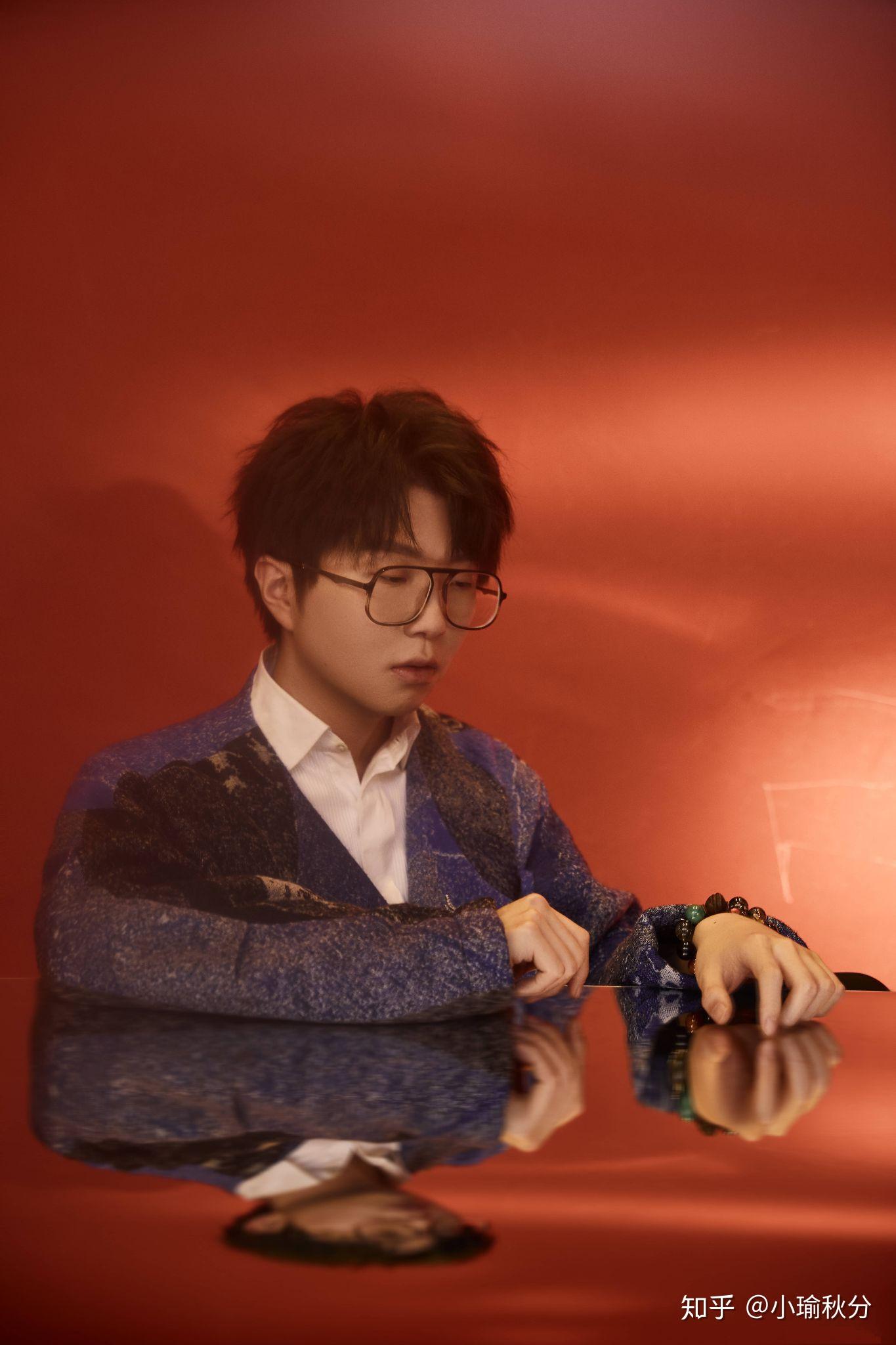 有没有关于毛不易的好看图片或表情包?(壁纸也行)? - 知乎